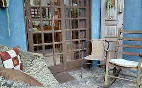 Casa aconchegante térrea à 3min de carro do centro e praia central